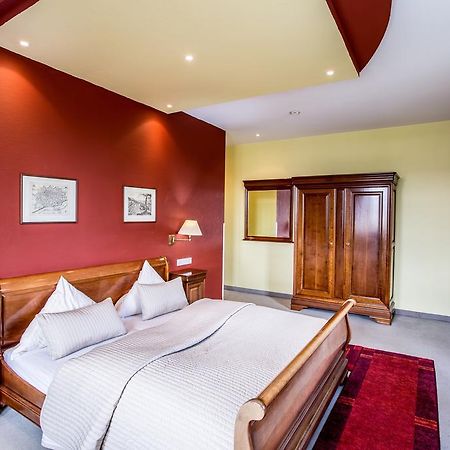 Schloss Neuburg Otel Mosbach  Dış mekan fotoğraf