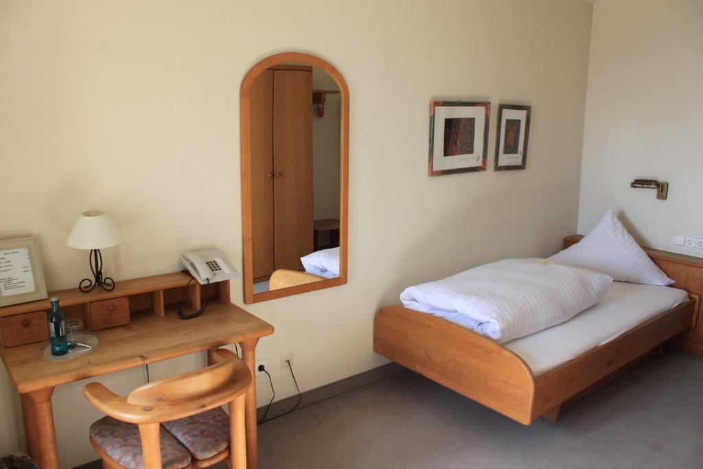 Schloss Neuburg Otel Mosbach  Oda fotoğraf