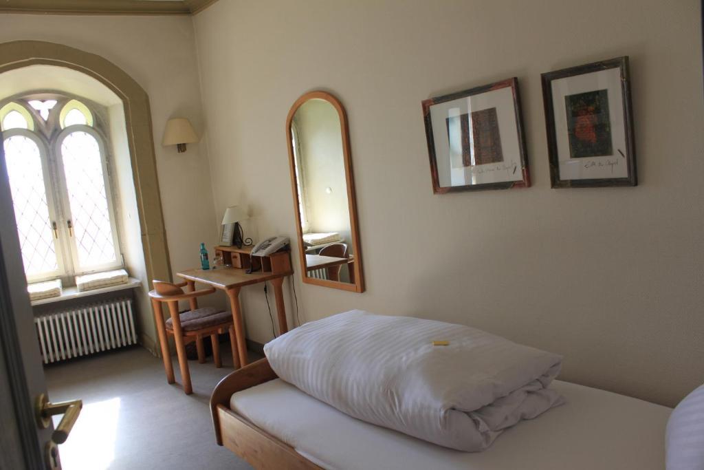 Schloss Neuburg Otel Mosbach  Oda fotoğraf