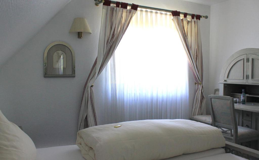 Schloss Neuburg Otel Mosbach  Oda fotoğraf