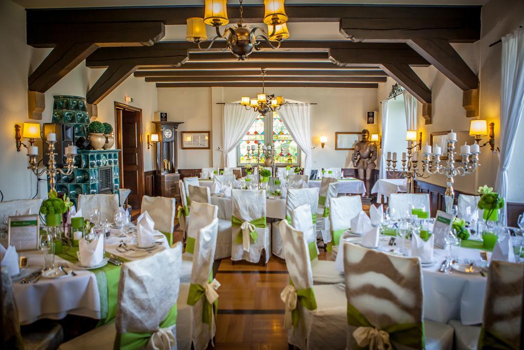 Schloss Neuburg Otel Mosbach  Dış mekan fotoğraf