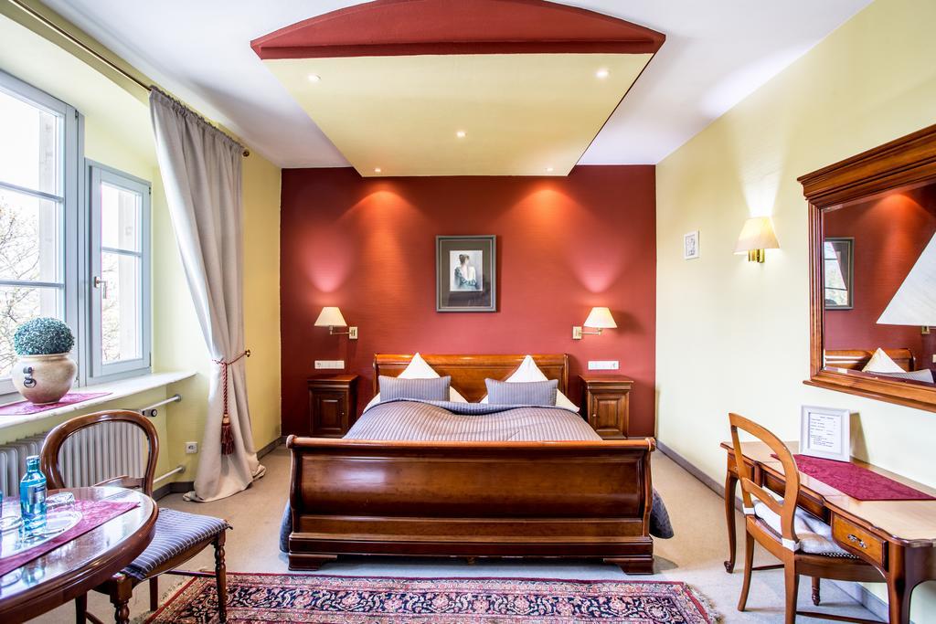 Schloss Neuburg Otel Mosbach  Dış mekan fotoğraf