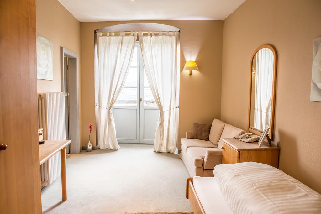 Schloss Neuburg Otel Mosbach  Dış mekan fotoğraf